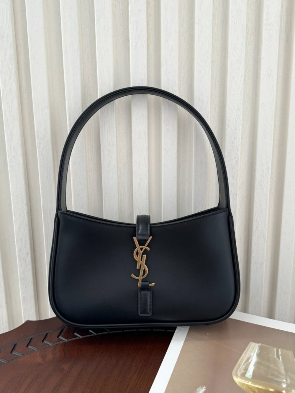 SAINT LAURENT Le 5 à 7 leather shoulder bag | NET-A-PORTER